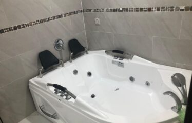 APT 5-15 HALIFAX AVE